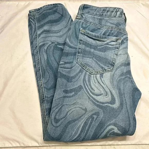 Hollister Denim - Hollister Curvy High Rise Mom Jeans Size 0